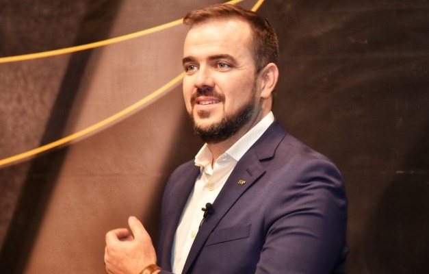 Gustavo Mendanha é reeleito prefeito de Aparecida com 95,81% dos votos 