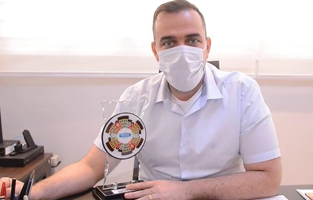 Gustavo Mendanha recebe prêmio de "prefeito da Grande Goiânia"