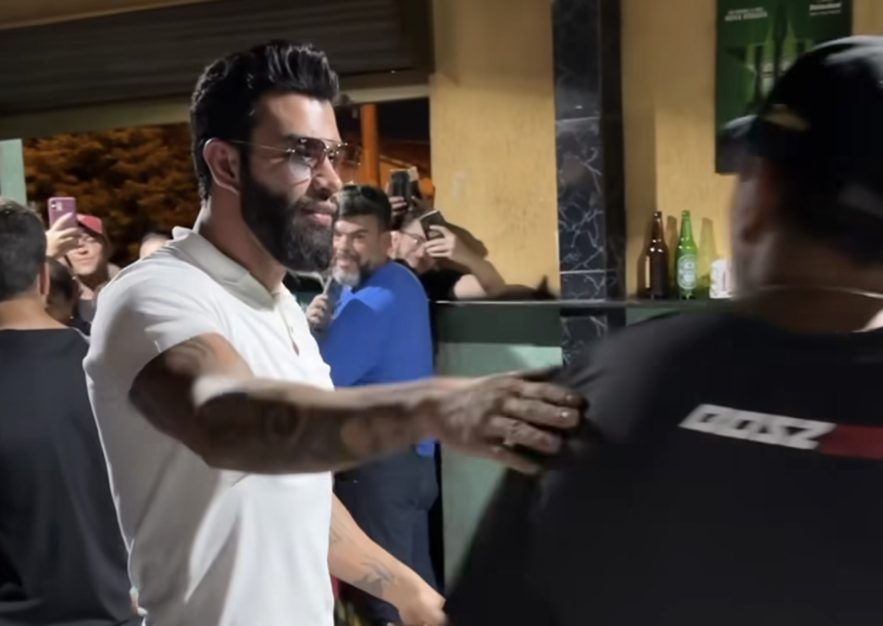 Gusttavo Lima APARECE em BAR de Goiânia e causa TUMULTO jogando