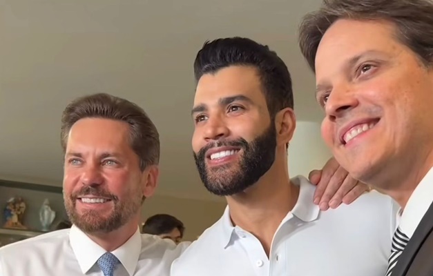 Gusttavo Lima recebe Título de Cidadania Goiana