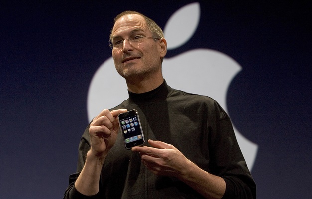 Há dez anos, Steve Jobs lançava o primeiro iPhone