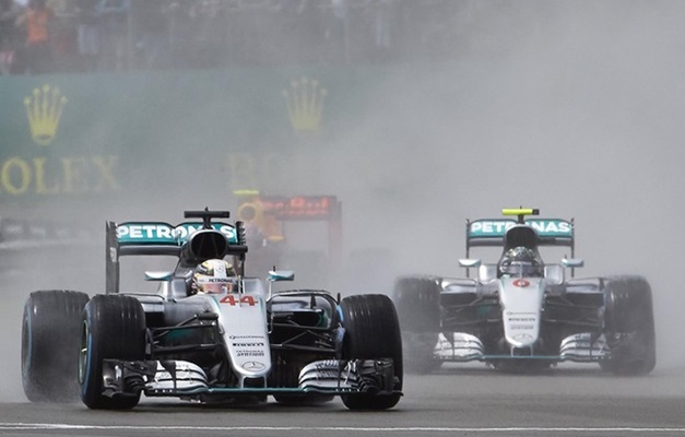 Hamilton lidera dobradinha da Mercedes no 1º treino livre do GP da Hungria