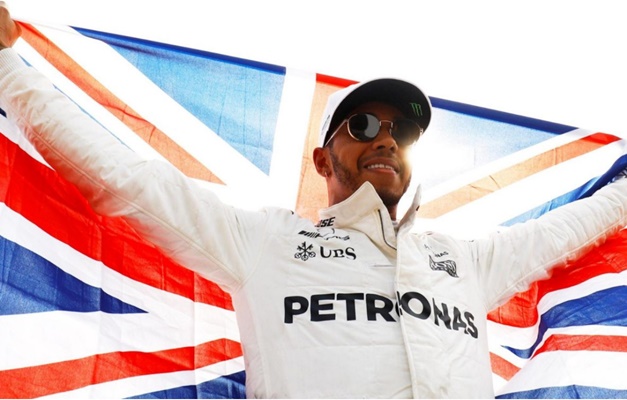 Hamilton não liga para 9º lugar e se emociona com conquista do tetra na F1