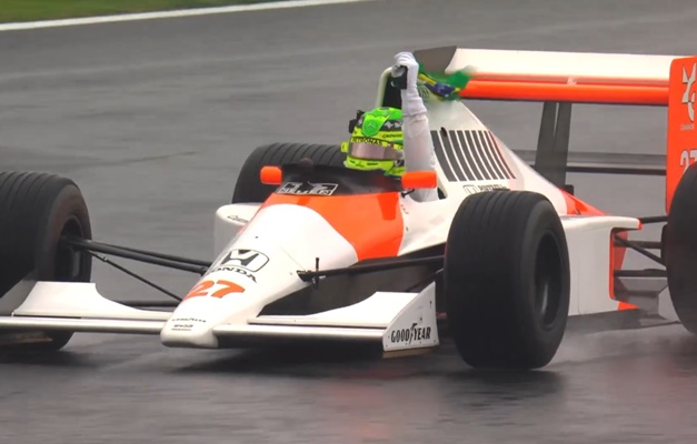 Hamilton pilota McLaren de Senna em homenagem em Interlagos antes do GP de São Paulo