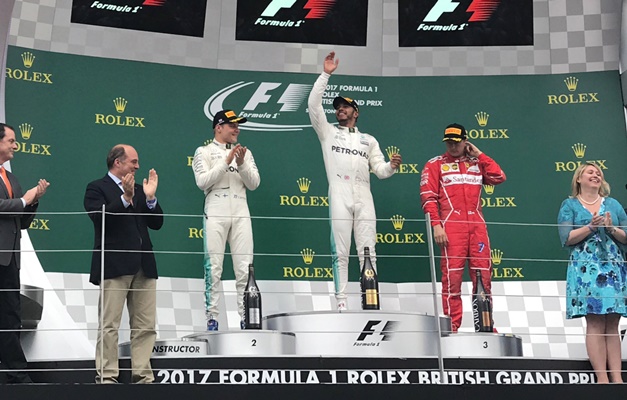 Hamilton vence na Inglaterra de ponta a ponta e reduz vantagem de Vettel