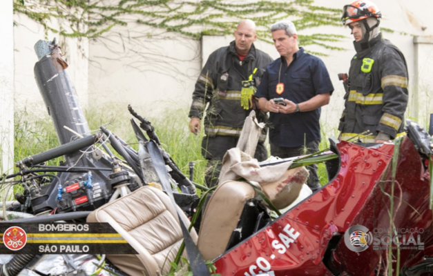 Helicóptero cai na Barra Funda e deixa quatro mortos, diz Corpo de Bombeiros