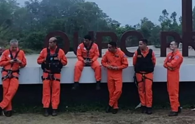 Helicóptero do Corpo de bombeiros de MG cai durante operação de salvamento e seis morrem