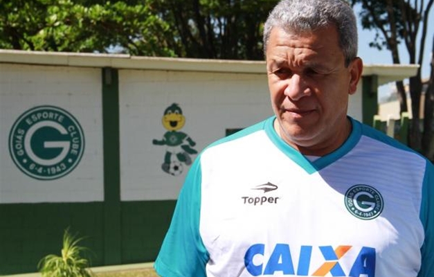 Hélio dos Anjos é oficialmente apresentado como técnico do Goiás