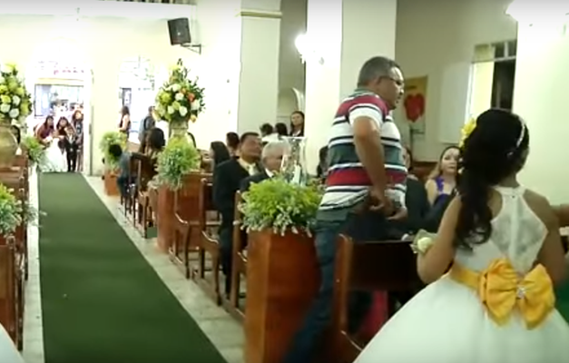 Homem atira em convidados durante casamento; veja o vídeo