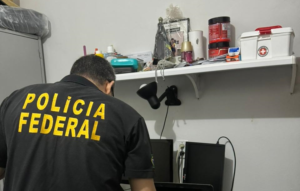 Homem de 30 anos é preso por armazenar vídeos de abuso sexual infantil 