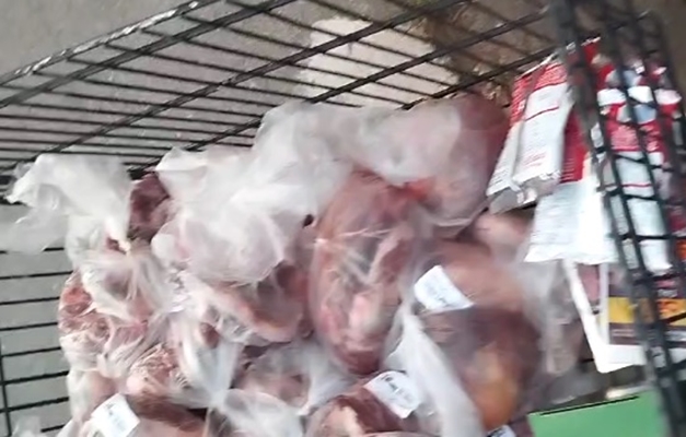 Homem é preso após tentar furtar uísque e 70 quilos de carne em Aparecida