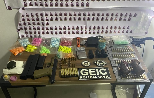 Homem é preso em Anápolis com drogas e arma com "kit rajada"