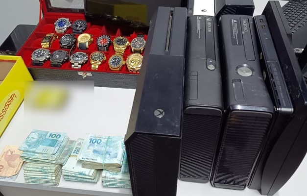 Homem é preso por furtar cerca de R$ 100 mil do patrão em Caldas Novas