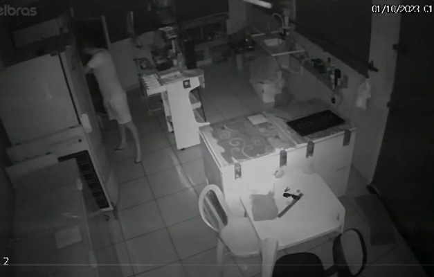 Homem é preso por invadir distribuidora de bebidas 2 vezes na mesma noite