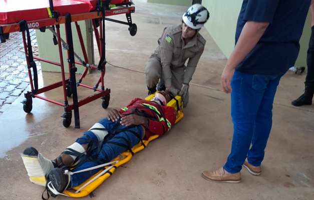 Homem é resgatado após cair em fosso de seis metros em Goiatuba