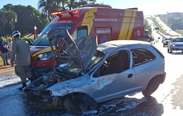 Homem fica ferido em capotamento na divisa de Goiânia com Abadia de Goiás