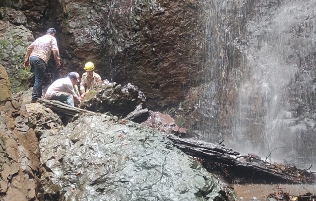 Homem morre após cair de cachoeira em Morrinhos