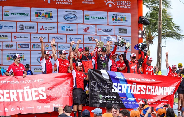 Honda conquista 11º título geral do Sertões com Tosha Schareina