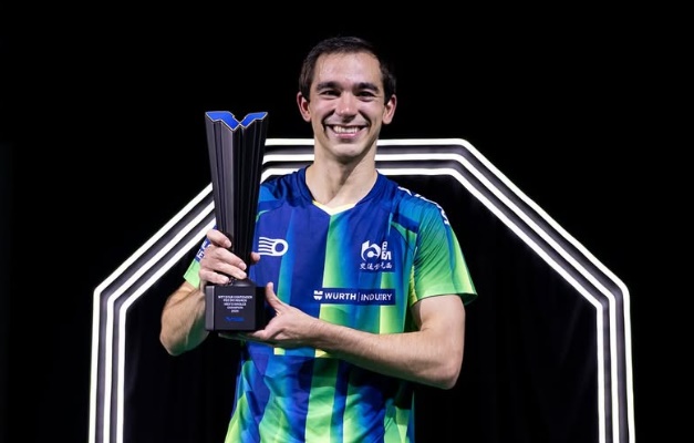 Hugo Calderano comemora título em Foz do Iguaçu, o 4º da temporada