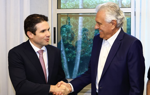 Hugo Motta busca apoio de Caiado para candidatura à presidência da Câmara