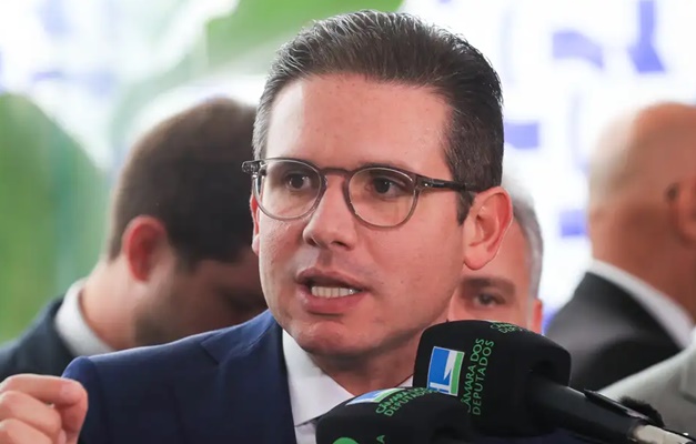 Hugo Motta coloca em votação projeto que derruba aumento do IOF