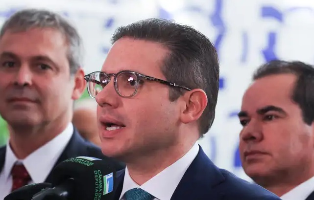 Hugo Motta proíbe comissões da Câmara de fazerem homenagem a Bolsonaro