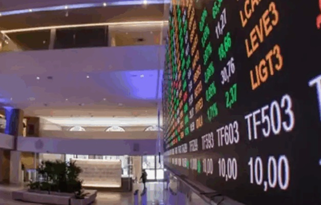 Ibovespa estende série de recordes, aos 155 mil, em alta de 0,77% na sessão