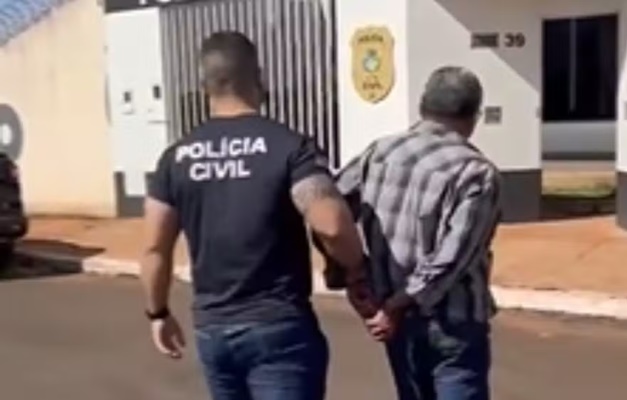 Idoso é preso por tirar fotos de criança sem roupa em Bom Jesus de Goiás