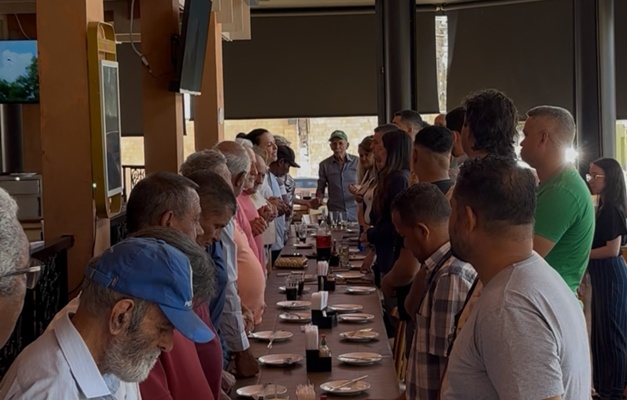 Idosos em situação de vulnerabilidade participam de almoço de Dia dos Pais