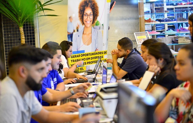 IEL em Ação oferece mais de 400 vagas de estágio em Goiânia