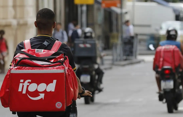 iFood e startup que aluga motos anunciam desconto para entregadores