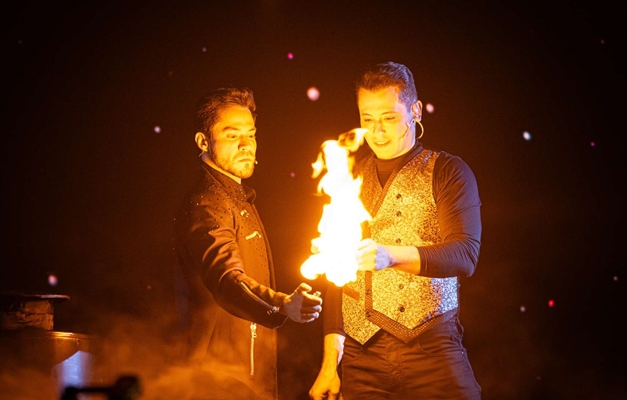 Ilusionistas Henry & Klauss se apresentam em Goiânia