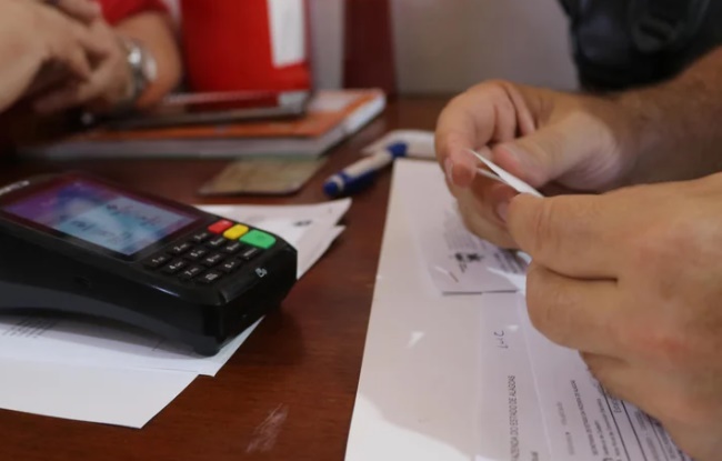 Inadimplência atinge mais de 240 mil empresas em Goiás, diz levantamento