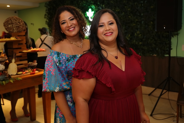 Inauguração de restaurante no Jardim Goiás reúne convidados; veja fotos