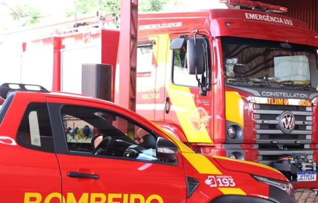 Incêndio atinge depósito de recicláveis no Setor Abaporu em Goiânia