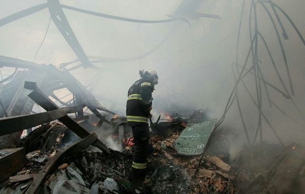 Incêndio atinge fábrica de snooker em Goiânia 