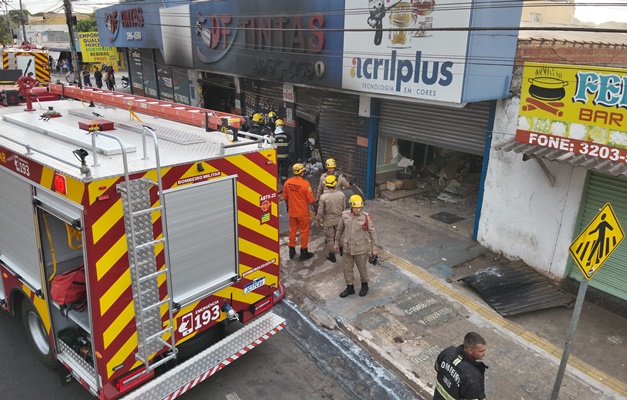 Incêndio atinge loja de tintas no Jardim Novo Mundo em Goiânia