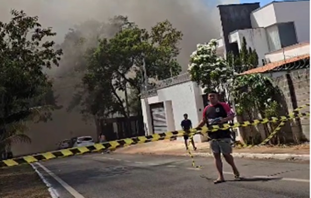 Incêndio de grandes proporções atinge espaço de eventos no Setor Jaó