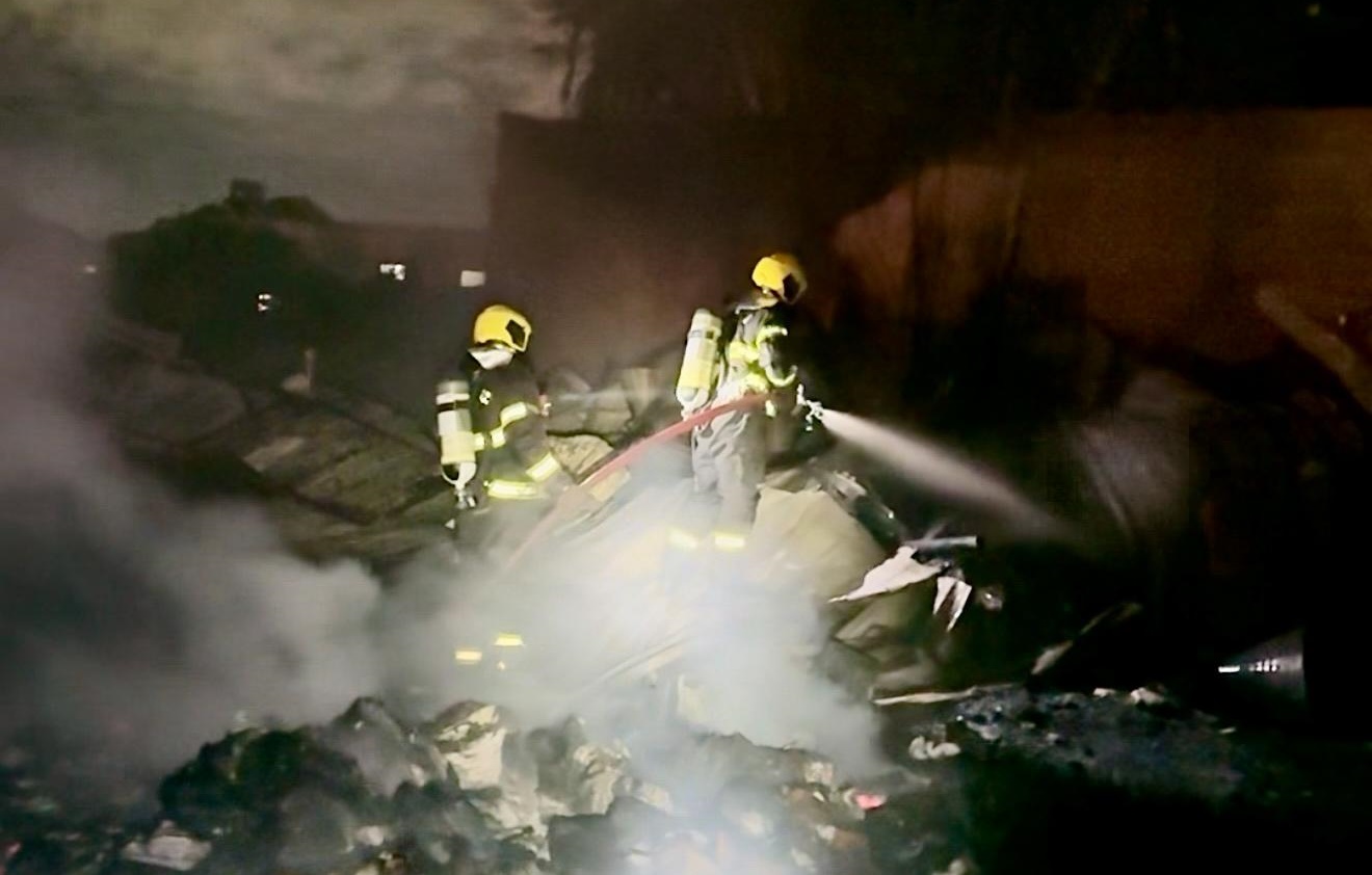 Incêndio destrói materiais recicláveis no Parque Amazônia, em Goiânia