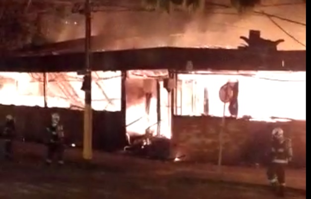 Incêndio destrói restaurante no Setor Marista