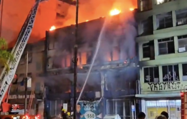 Incêndio em pousada de Porto Alegre deixa 10 mortos