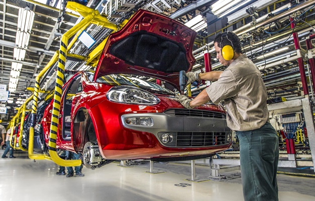 Indústria automotiva aposta em maior vacinação para reativar negócios