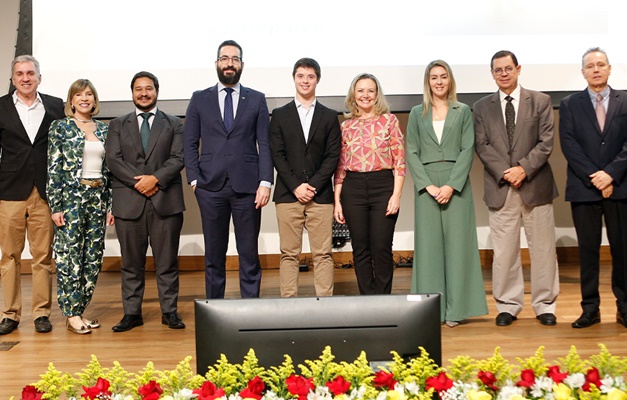 Influencer goiano fala sobre inclusão e primeira infância em evento do TCE