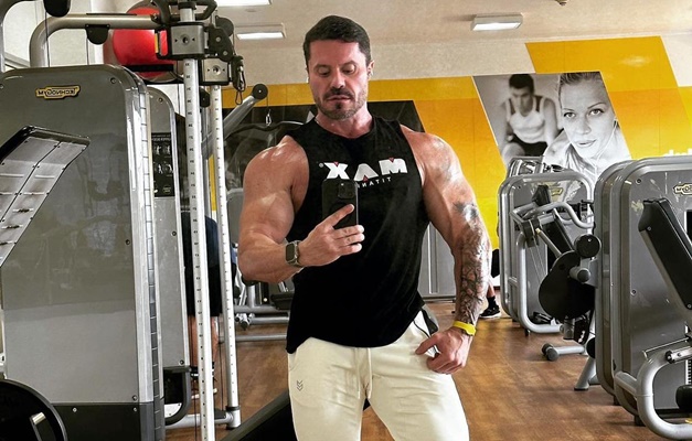 Influenciador fitness Renato Cariani é alvo de investigação da PF