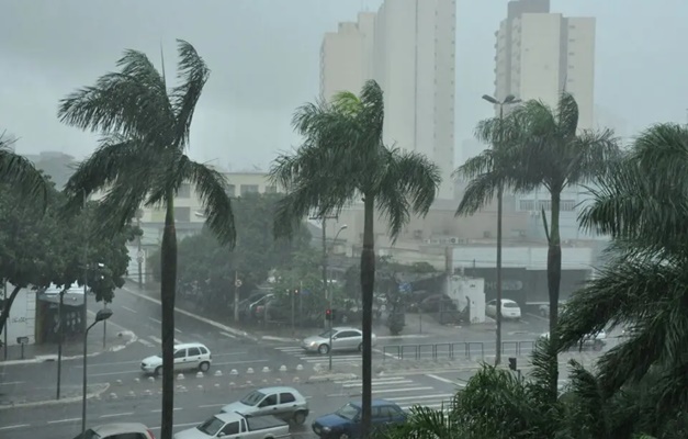 Inmet emite alerta de chuvas intensas em Goiás nesta quarta-feira (15)