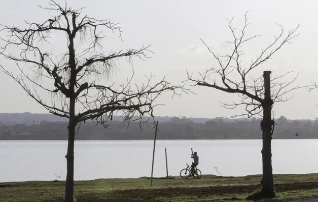Inmet emite alerta vermelho para baixa umidade em Goiás, DF e mais 4 estados