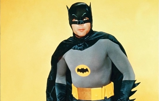 Intérprete de Batman na década de 60, Adam West, morre aos 88 anos