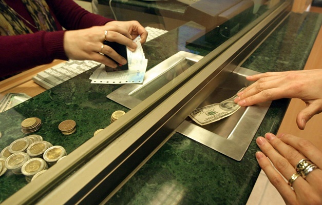 IOF para compra de moeda estrangeira será de 1,10%, a partir desta terça 