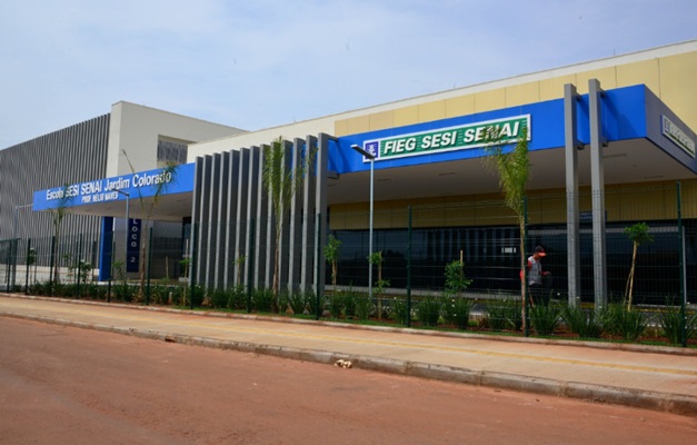 Iris Rezende visita Sesi Senai Jardim Colorado