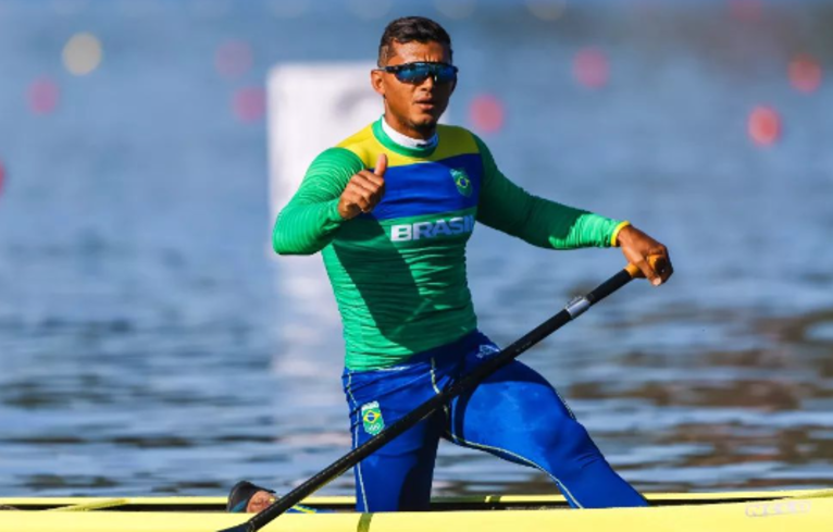 Isaquias Queiroz avança à semifinal da canoagem individual em Paris